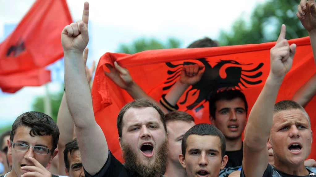 Eρχονται αλλαγές συνόρων στα Βαλκάνια – Το «προφητικό» δημοσίευμα Αλβανικής εφημερίδας –  Το ύποπτο παιχνίδι Χαν με Τίρανα και «Τσάμηδες»
